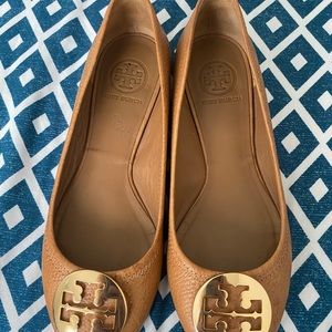 Tory brush size 7 shoes.